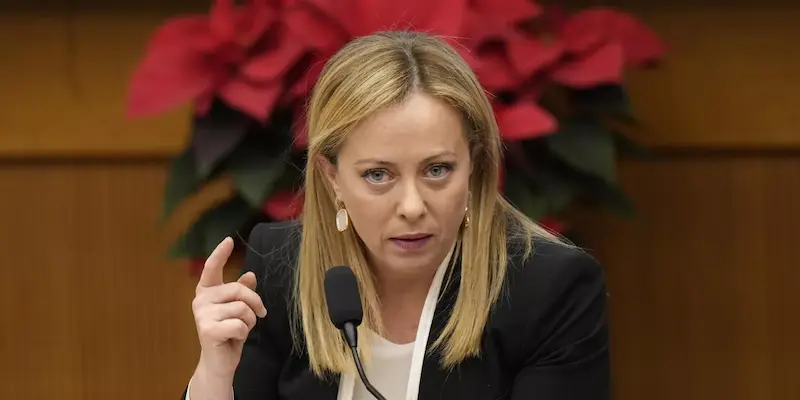 Risposta emotiva del Primo Ministro italiano all'idea di interrompere le forniture di armi all'Ucraina. 