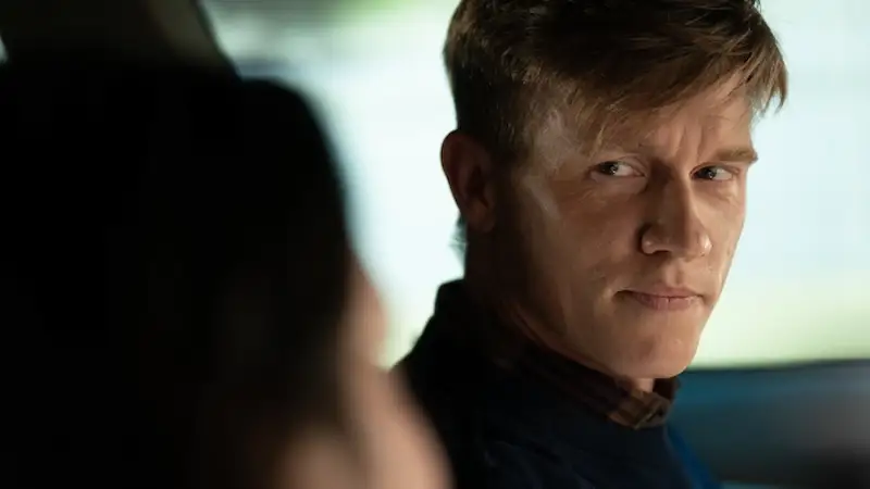 "Yellowjackets": Warren Kole Confesses to Never Having Heard Papa Roach's "Last Resort" Prior to Jeff's Car Scene.