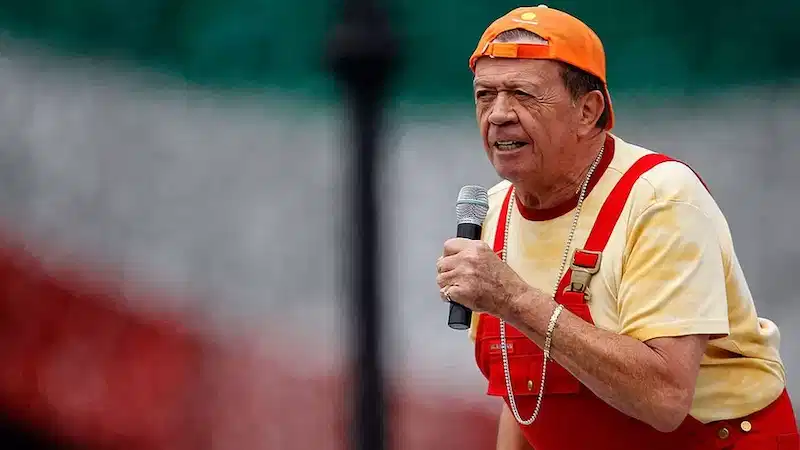 Chabelo，墨西哥电视台的标志性人物，现已成为模因