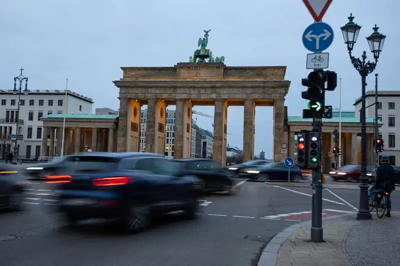La Unión Europea y Alemania han llegado a un acuerdo sobre las emisiones de los automóviles que brinda espacio para el uso de combustibles electrónicos. 