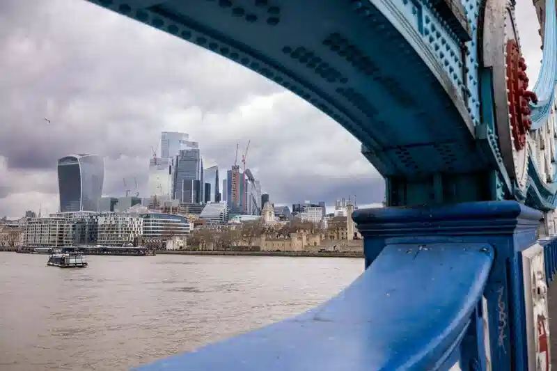 Laut Hughes vom OBR hat der Brexit zu einer Verringerung der Größe der britischen Wirtschaft um 4 % geführt. 