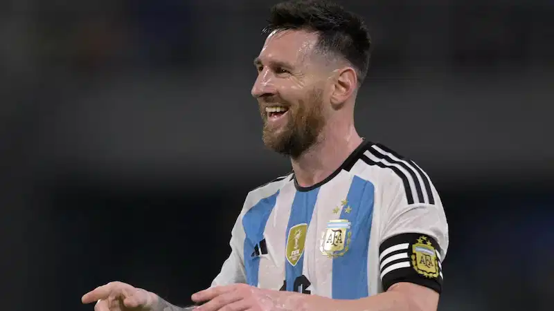 Lionel Messi, Curaçao'ya karşı hat-trick yaparak 100 uluslararası golü geçti. 