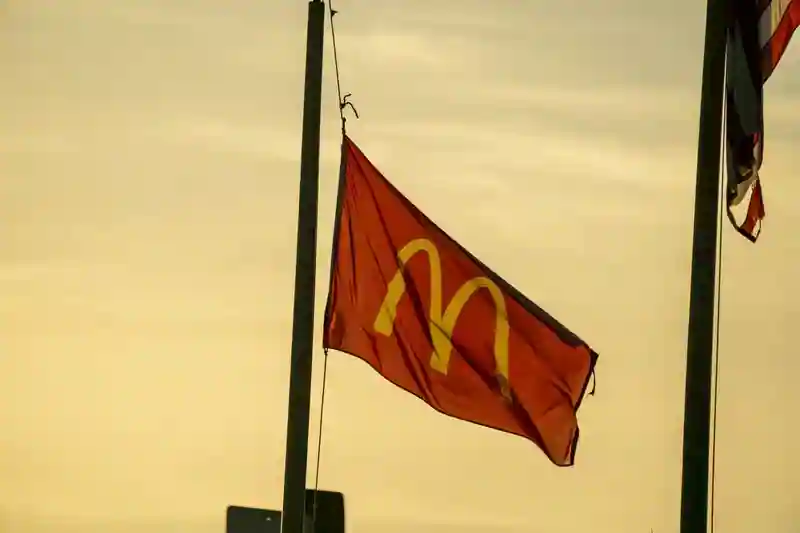 McDonald’s ปรับลดเงินชดเชยพนักงานบางส่วน หลังตกงา