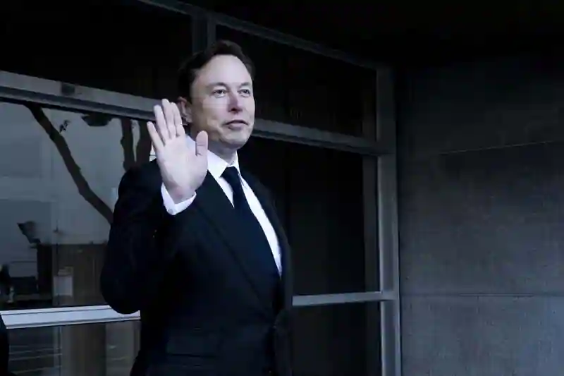 Elon Musk deve visitar a China no fim de semana e pode parar na fábrica da Tesla em Xangai, segundo relatos. 