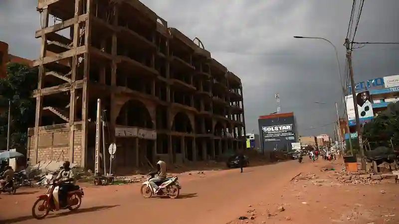 Gli attacchi terroristici in Burkina Faso provocano la morte di almeno 44 civili