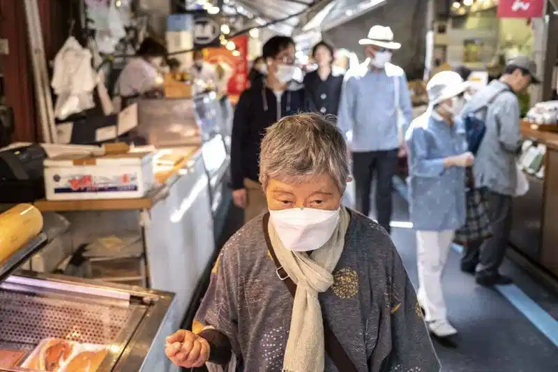 Japan's advisers to the government recommend the scrapping of the foreign 'intern' system.