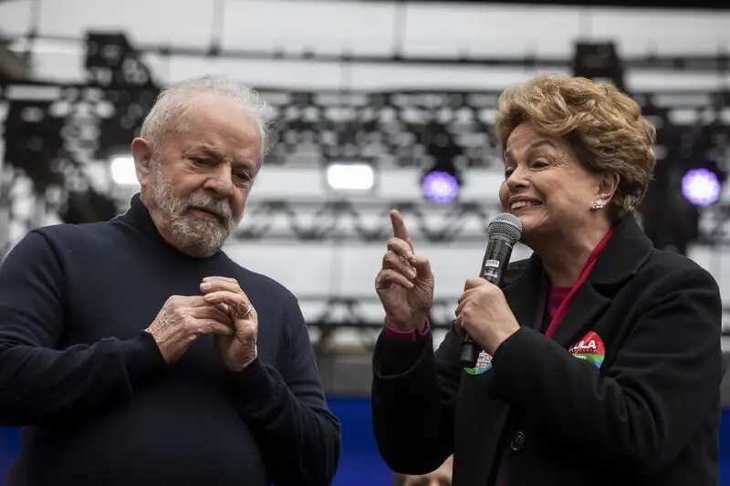 Lula popiera walutę BRICS jako zamiennik dolara w światowym handlu. 