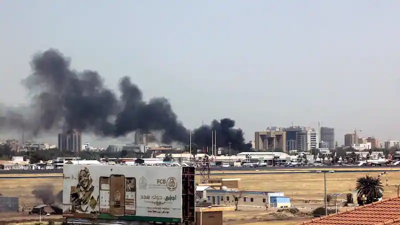 Il secondo giorno di scontri tra le fazioni militari sudanesi provoca più morti. 
