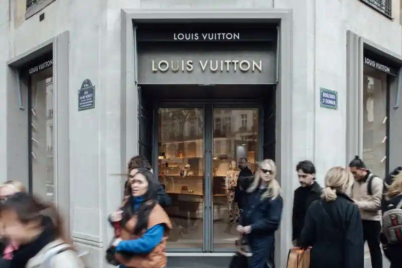 LVMH กลายเป็นบริษัทยุโรปแห่งแรกที่มีมูลค่าตลาดทะลุ 500 พันล้านดอลลาร