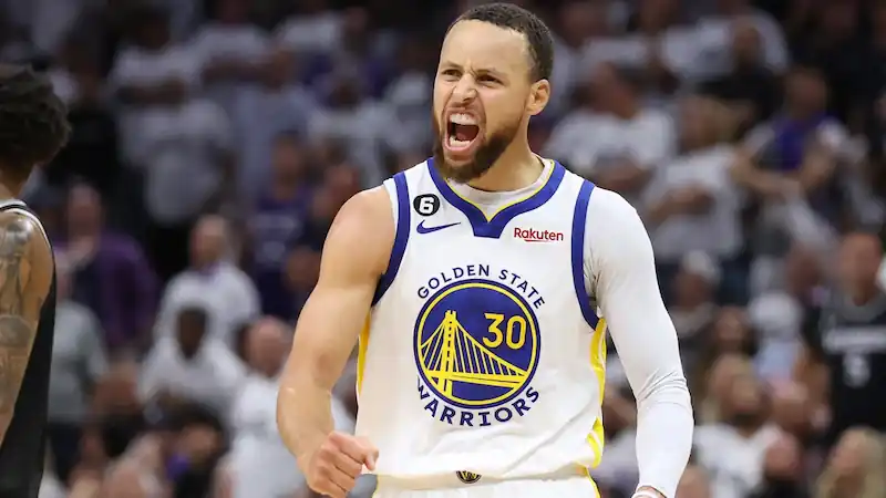 Steph Curry ustanowił nowy rekord, zdobywając 50 punktów w meczu play-off Golden State Warriors z Sacramento Kings. 