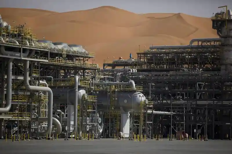 Aramco discusses $10 billion gas agreement with Total and Sinopec in Saudi Arabia.
