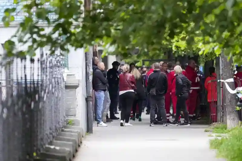 Attacco alla scuola di Belgrado: otto bambini e una guardia uccisi da un adolescente