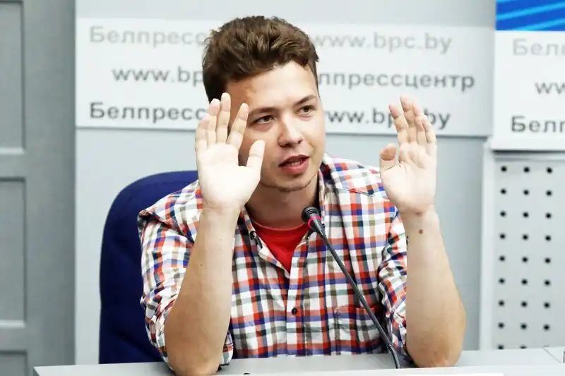 Dissident Reporter, Intercepted Mid-Flight and Forced to Land in Belarus, Receives 8-Year Prison Sentence.