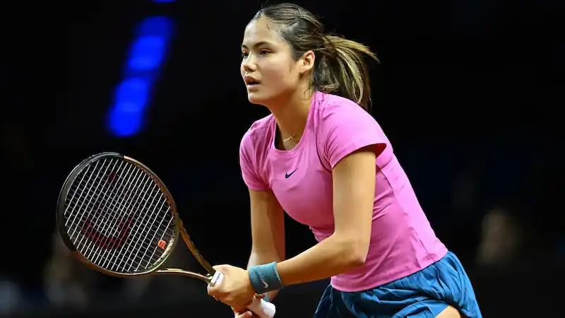 Emma Raducanu จะไม่เข้าร่วม French Open และ Wimbledon เนื่องจากต้องเข้ารับการผ่าตัดข้อมือและข้อเท้า 