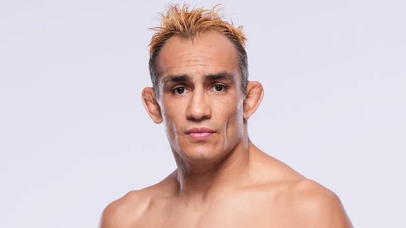 Il combattente UFC Tony Ferguson è stato arrestato per sospetto DUI dopo essere stato coinvolto in un incidente di ribaltamento. 
