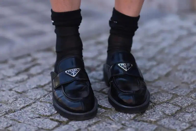 Prada және Miu Miu лоферлер мен қалталы сөмкелердің танымалдылығының арқасында сатылымның өсуін көреді. 