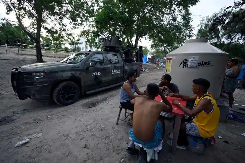 Mexico Deploys Guard to Southern Border Ahead of Immigration Policy Shift