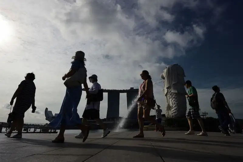 Singapore experiences highest temperature in 40 years, reaching 37C.