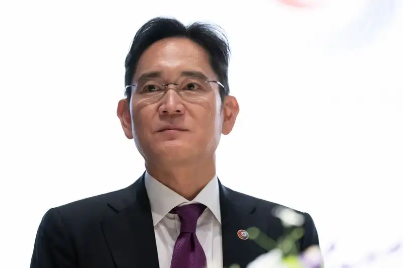 Il CEO di Samsung, Lee, ha avuto un incontro con Elon Musk di Tesla la scorsa settimana, secondo Yonhap. 