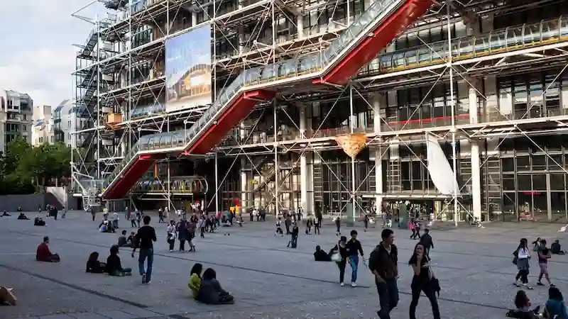 Paris' top tourist spot to shut down for five years.