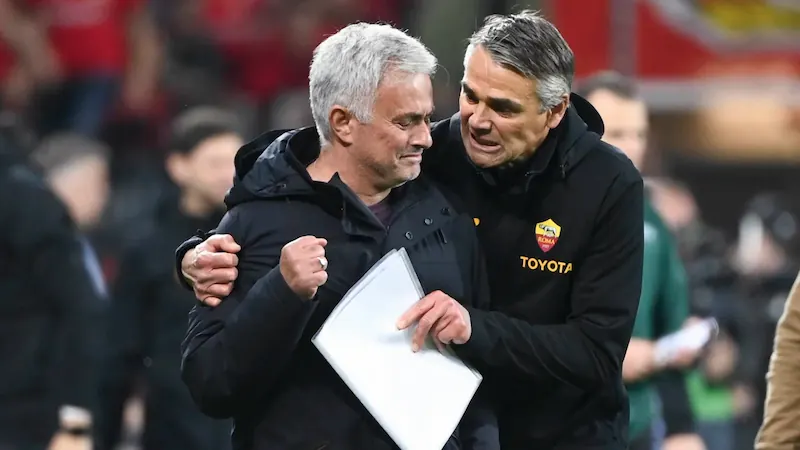 Mourinho in tears as Roma advances to Europa League final, keeping his unbeaten record alive.
