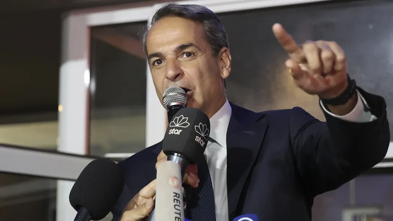 Conservatives win Greek elections, fall short of majority