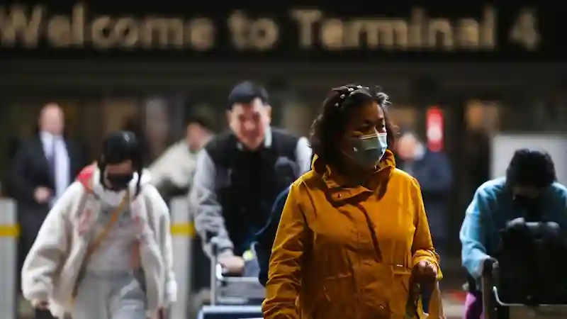 Les niveaux record de migration nette au Royaume-Uni font pression sur le gouvernement pour qu'il agisse. 