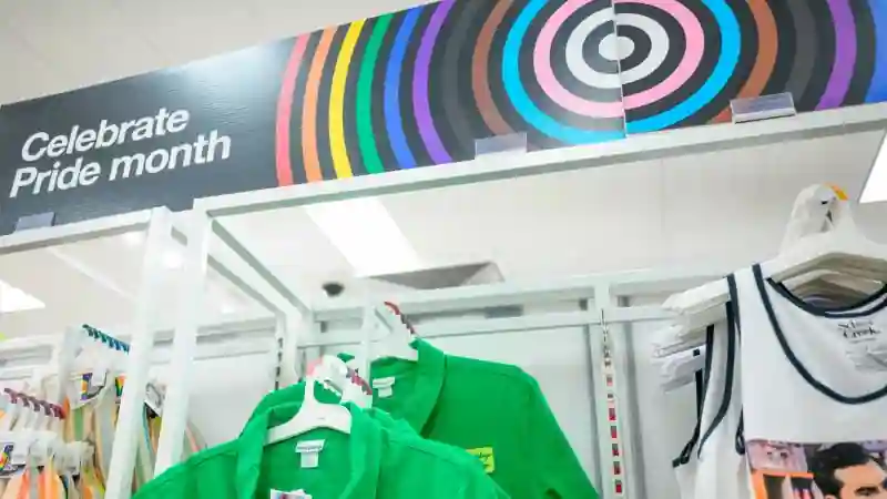 Anti-LGBTQ-Aktivisten halten Zielperson in jüngster Kampagne als Geisel. 