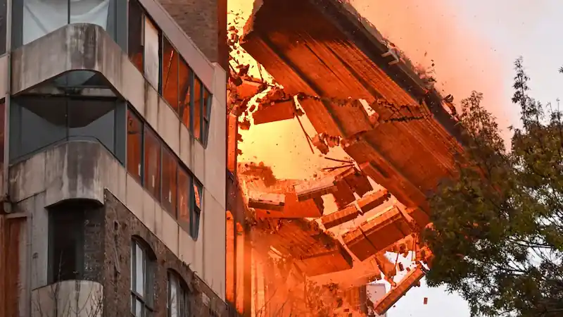 Sydney fire prompts teenagers to confess to police