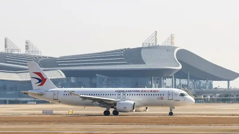 L'aereo passeggeri cinese C919 sta per fare il suo debutto nel volo commerciale. 