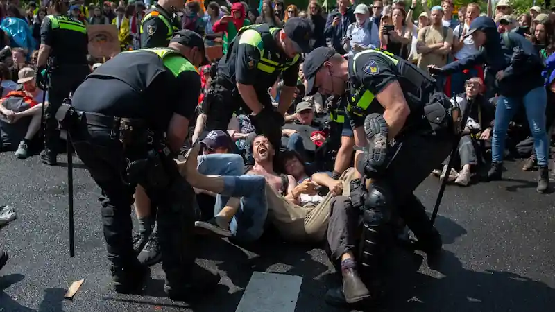 Ponad 1500 osób zatrzymanych przez władze holenderskie podczas demonstracji Extinction Rebellion w Hadze. 