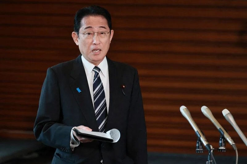 Kishida, le Premier ministre japonais, licencie son fils à la suite d'un scandale ternissant qui a affecté sa réputation. 