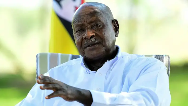 Ugandas Präsident erlässt strenge LGBTQ-feindliche Gesetze, die zu den strengsten der Welt zählen. 
