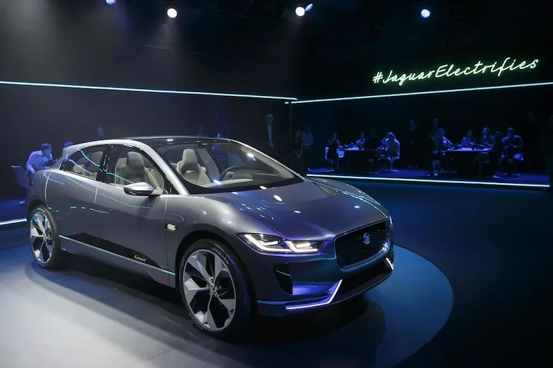 Jaguar เรียกคืนรถยนต์ไฟฟ้า I-Pace เนื่องจากข้อกังวลเกี่ยวกับไฟที่อาจเกิดขึ้นในชุดแบตเตอรี่ของ LG 