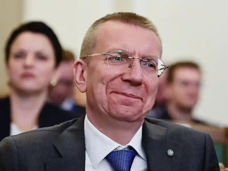 Das lettische Parlament wählt das erste offen schwule Staatsoberhaupt der EU. 