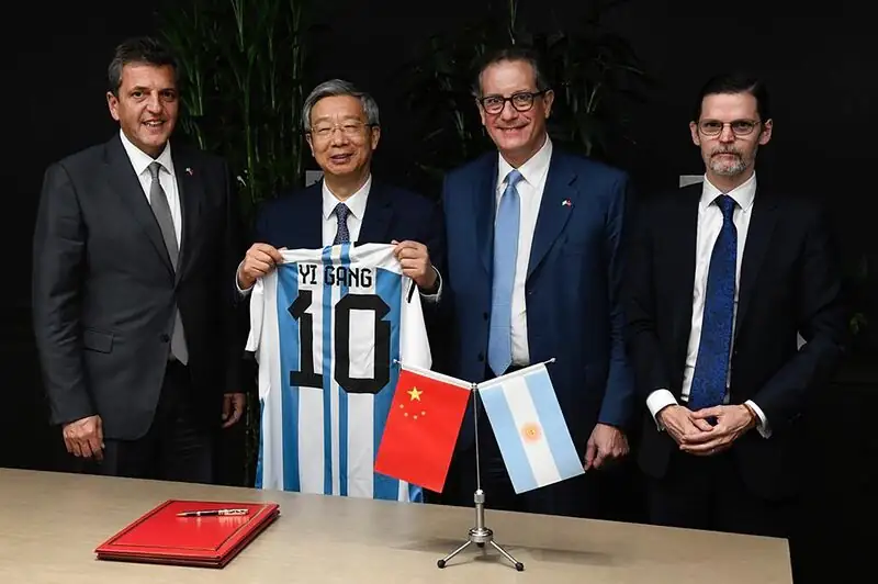 L'Argentina può ora accedere fino a 10 miliardi di dollari della sua linea di swap valuta con la Cina. 