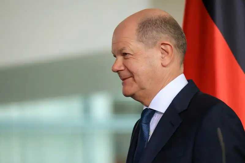La capacità di agire di Scholz in Germania è limitata dalla rinascita dei movimenti di estrema destra. 
