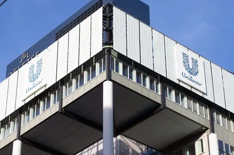 Unilever seeks new chairman following failed acquisition and shareholder conflicts.
