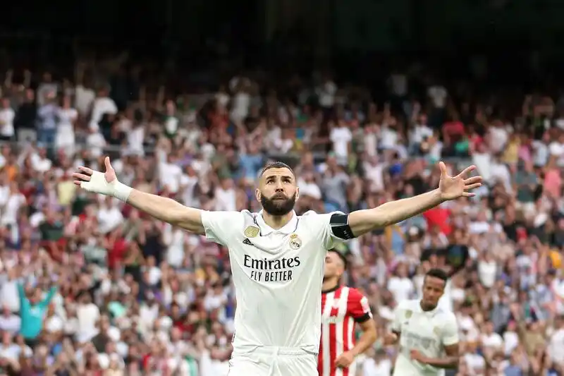 Karim Benzema del Real Madrid guadagnerà circa $ 300 milioni nel presunto trasferimento alla squadra dell'Arabia Saudita. 