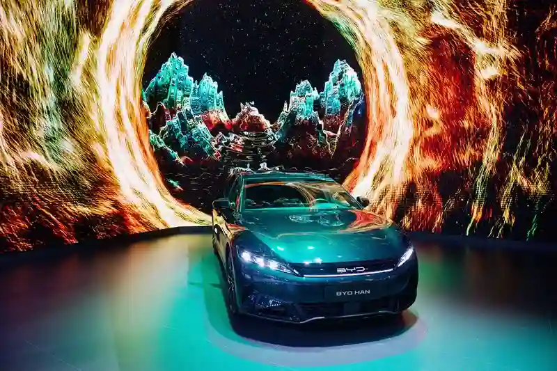 BYD จากประเทศจีนกำลังก้าวไปสู่จุดสูงสุดของอุตสาหกรรมยานยนต์ไฟฟ้าทั่วโลกอย่างรวดเร็ว 
