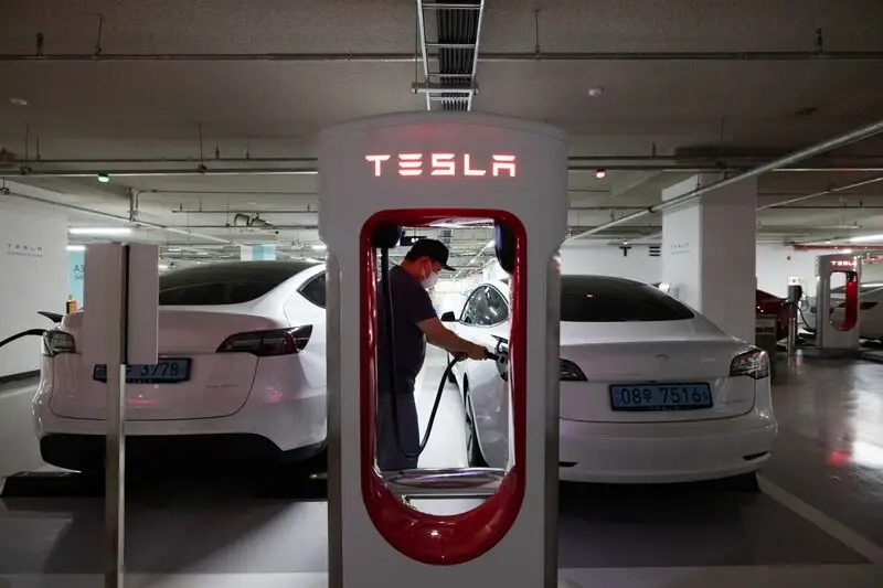 Tesla recibirá un aumento sustancial de $ 3 mil millones de acuerdos hechos con Ford y GM para cargadores. 
