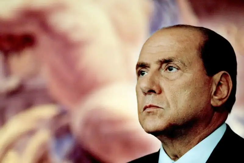 Silvio Berlusconi, kontrowersyjny włoski przywódca, odchodzi w wieku 86 lat. 