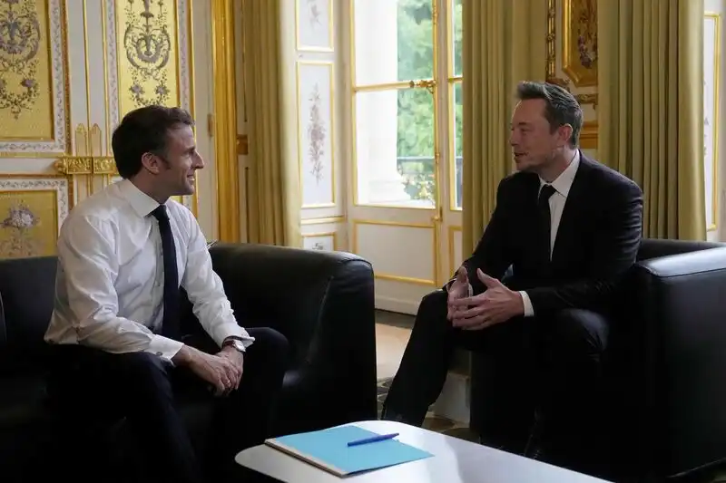 Macron e Musk si incontreranno venerdì a Parigi per i Battery Talks. 