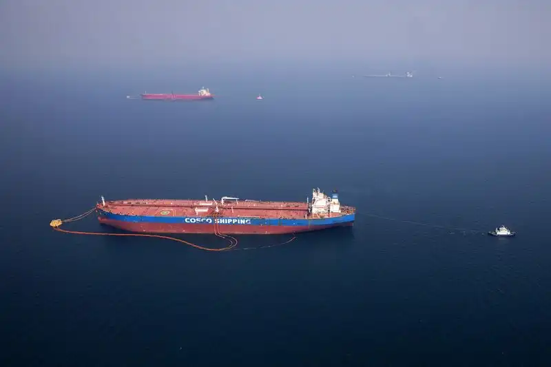 Saudi Oil Tankers Form Unusual Cluster Near Red Sea Shoreline