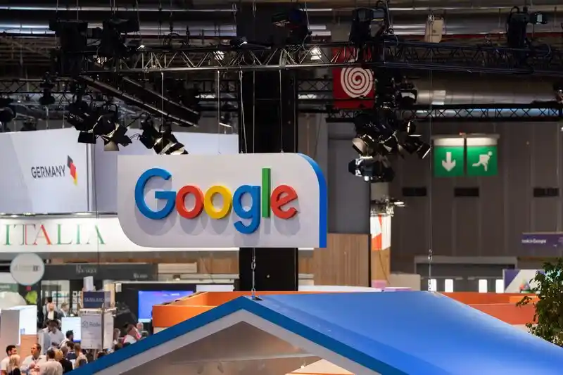 Alphabet trasferisce le risorse di Google Domains a Squarespace tramite una vendita. 