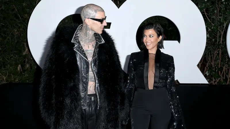 Kourtney Kardashian reveals her pregnancy during a Blink-182 live performance