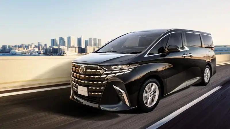 Toyota odświeżyła modele Alphard i Vellfire. 