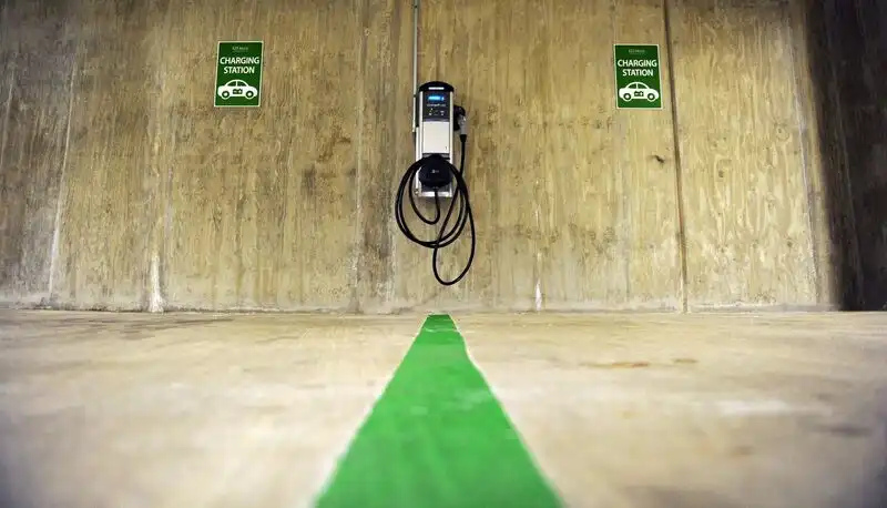 Sunrun e Lunar Energy mirano a scuotere il mercato delle batterie residenziali, ponendo una sfida al dominio di Tesla. 