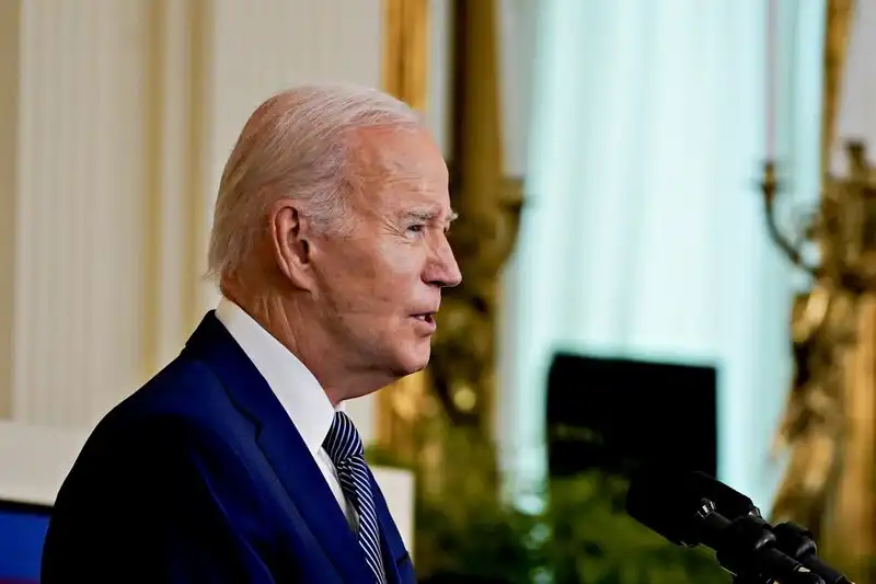 I sostenitori della riduzione del prestito studentesco aumentano gli sforzi per influenzare Biden a seguito della decisione della Corte Suprema