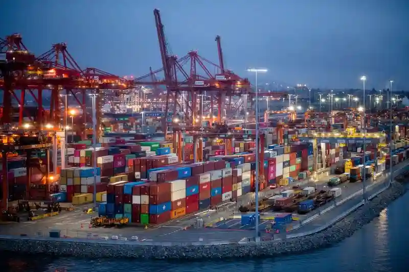 Dockworker strike to impact Canada's largest ports, potentially driving up inflation rates.